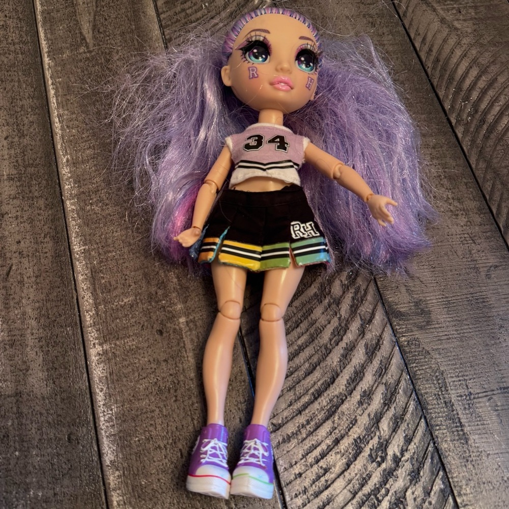 Rainbow High Cheer Violet Willow Fashion‎  Purple Hair with Outfit Clothes Shoes